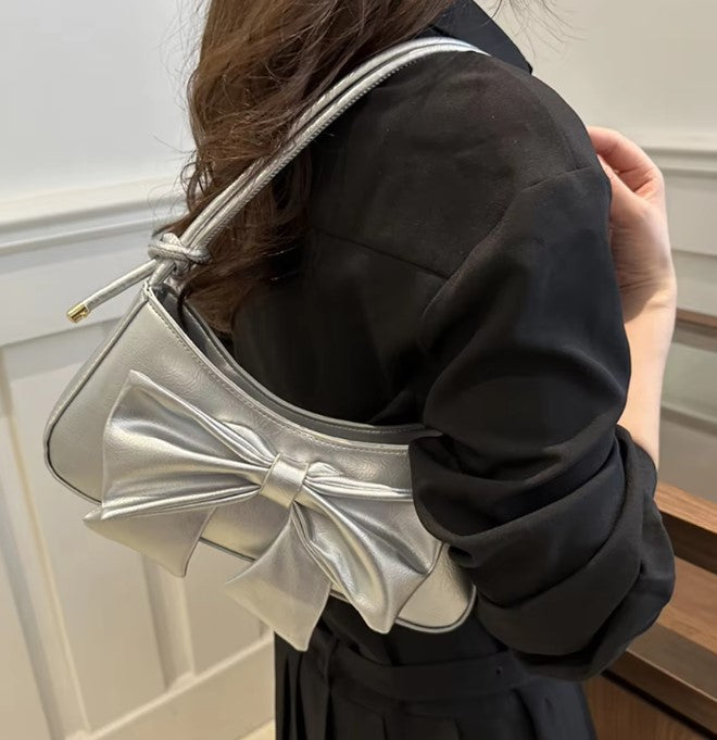 Structured Bow Detailed Handheld Bag